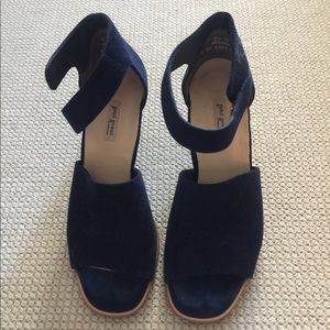 Dark navy Paul Green sandals